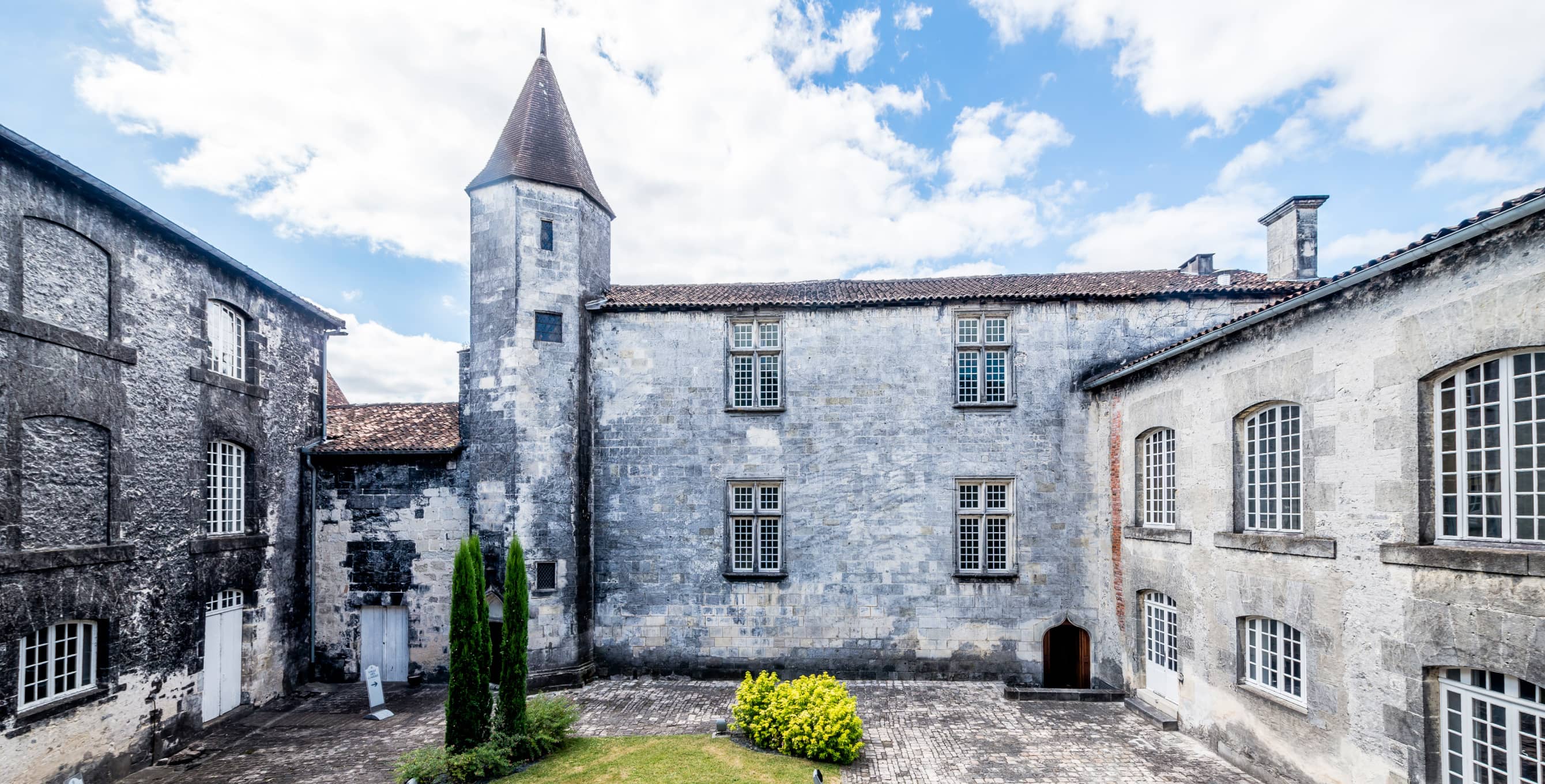 bacardi rum factory tour hours