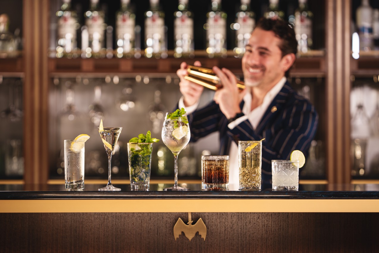 2024_Bacardi_LifestyleImages_CocktailLineup_Bartender2-1